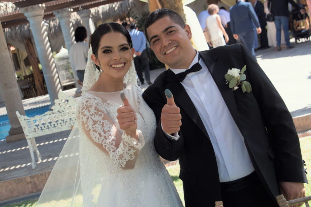 recién casados, huellas marcadas en la boda, boda en zapotlanejo, fotografo de bodas en zapotlanejo, boda civil,