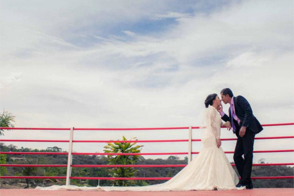 fotografía de bodas, fotógrafo de bodas en Zapotlanejo, sesión de novios, trash the dress, sesión de boda, fotos de boda, puente de calderón, seccion fotografica