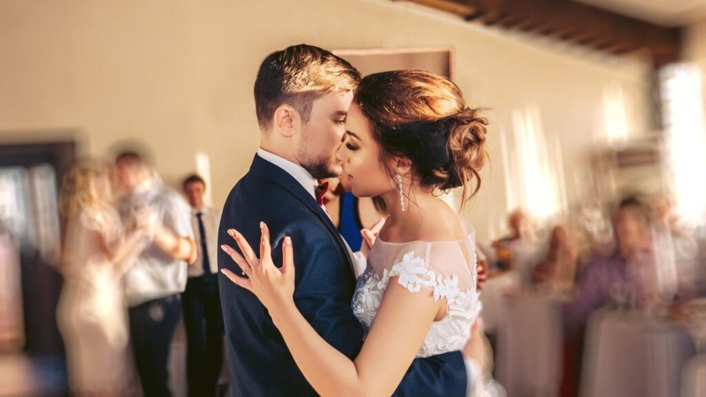 novios, fiesta de boda, baile de novios,